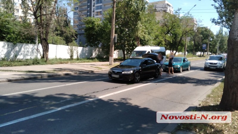 В центре Николаева столкнулись две Mazda (ФОТО)