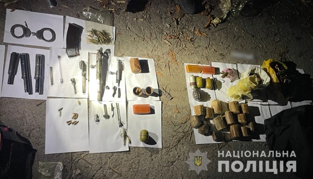 Под Киевом нашли тайник боеприпасами и взрывчаткой (ФОТО)