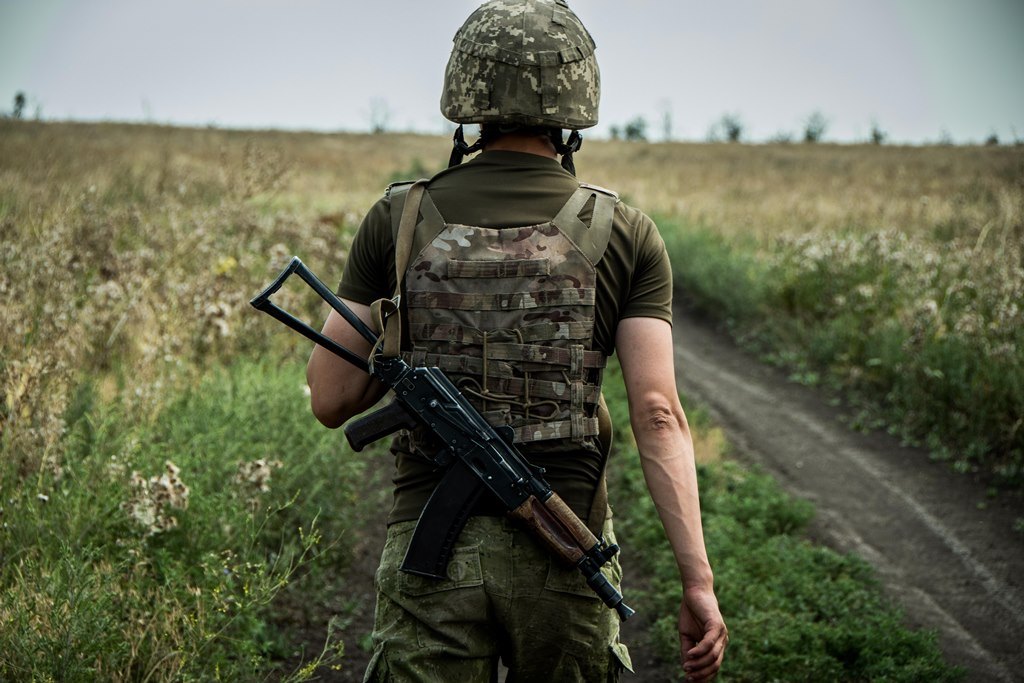 Сутки в ООС: 8 раз нарушили режим «тишины», один украинский военный раненный