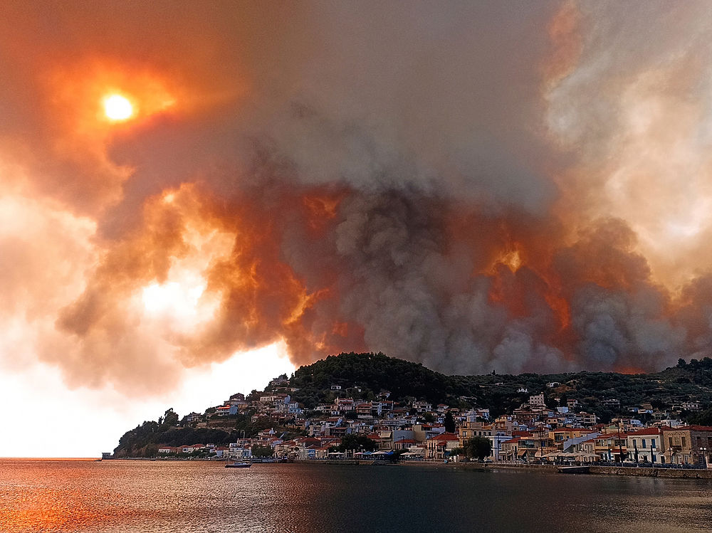В Греции продолжаются пожары: людей эвакуируют