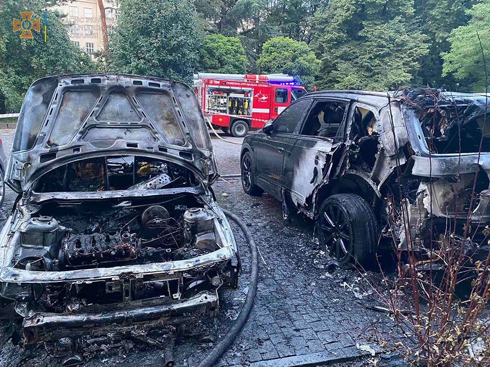 В Ужгороде ночью горели сразу три авто (ФОТО)