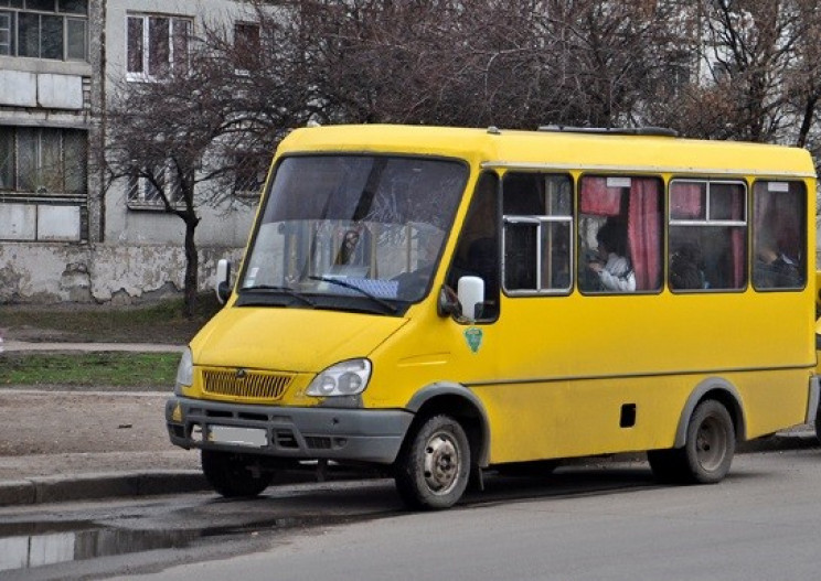 Под Киевом маршрутник сам привез в неотложку пассажира, которому стало плохо (ВИДЕО)
