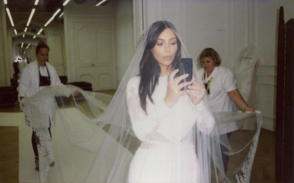 Ким Кардашьян пришла к Канье Уэсту в свадебном платье (ФОТО, ВИДЕО)