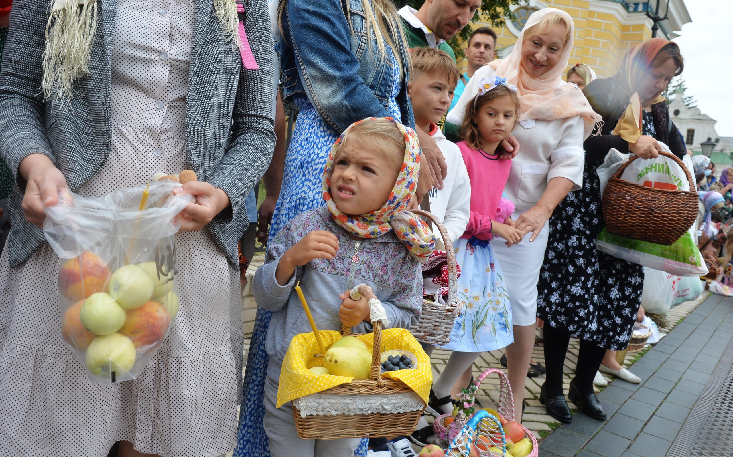 Украинцы празднуют Яблочный Спас