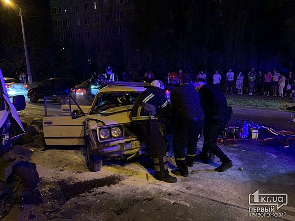 ДТП в Кривом Роге: Lada врезалась в маршрутку (ФОТО)