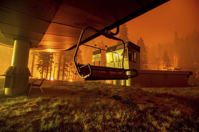Лесной пожар в Калифорнии: массовая эвакуация, уничтожены дома (ФОТО)