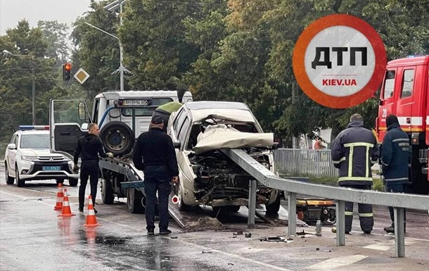 На Киевщине отбойник «прошил» автомобиль: есть жертвы (ФОТО)