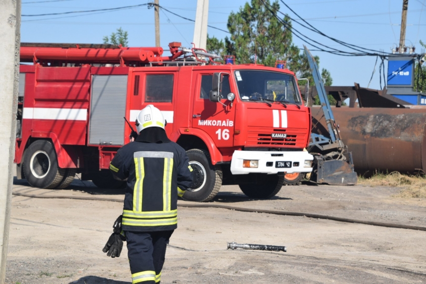 На асфальтовом заводе в Николаеве произошел пожар (ФОТО)