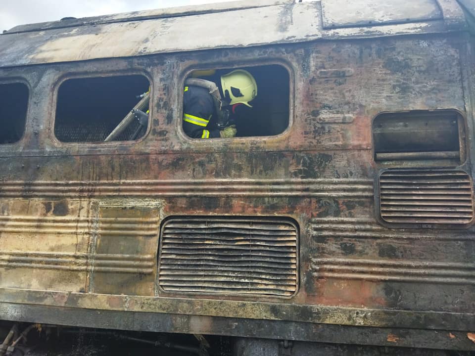 Под Ровно на ходу загорелся поезд «Укрзализныци» (ФОТО, ВИДЕО)