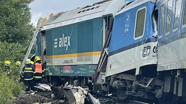 При столкновении поездов в Чехии пострадали десятки людей (ФОТО)