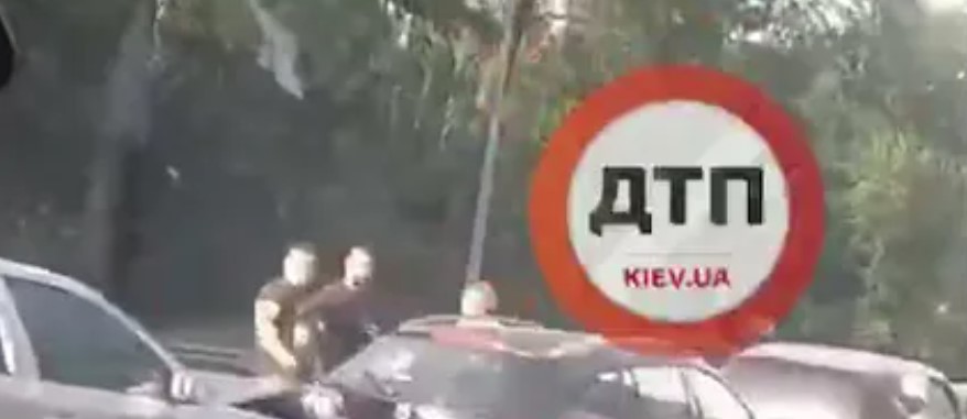 Под Киевом в ДТП попало сразу пять автомобилей (ВИДЕО)