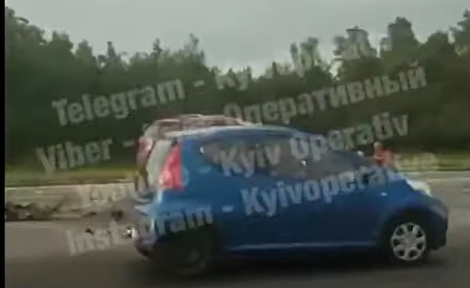 Крупное ДТП под Киевом с тремя авто: появилось видео