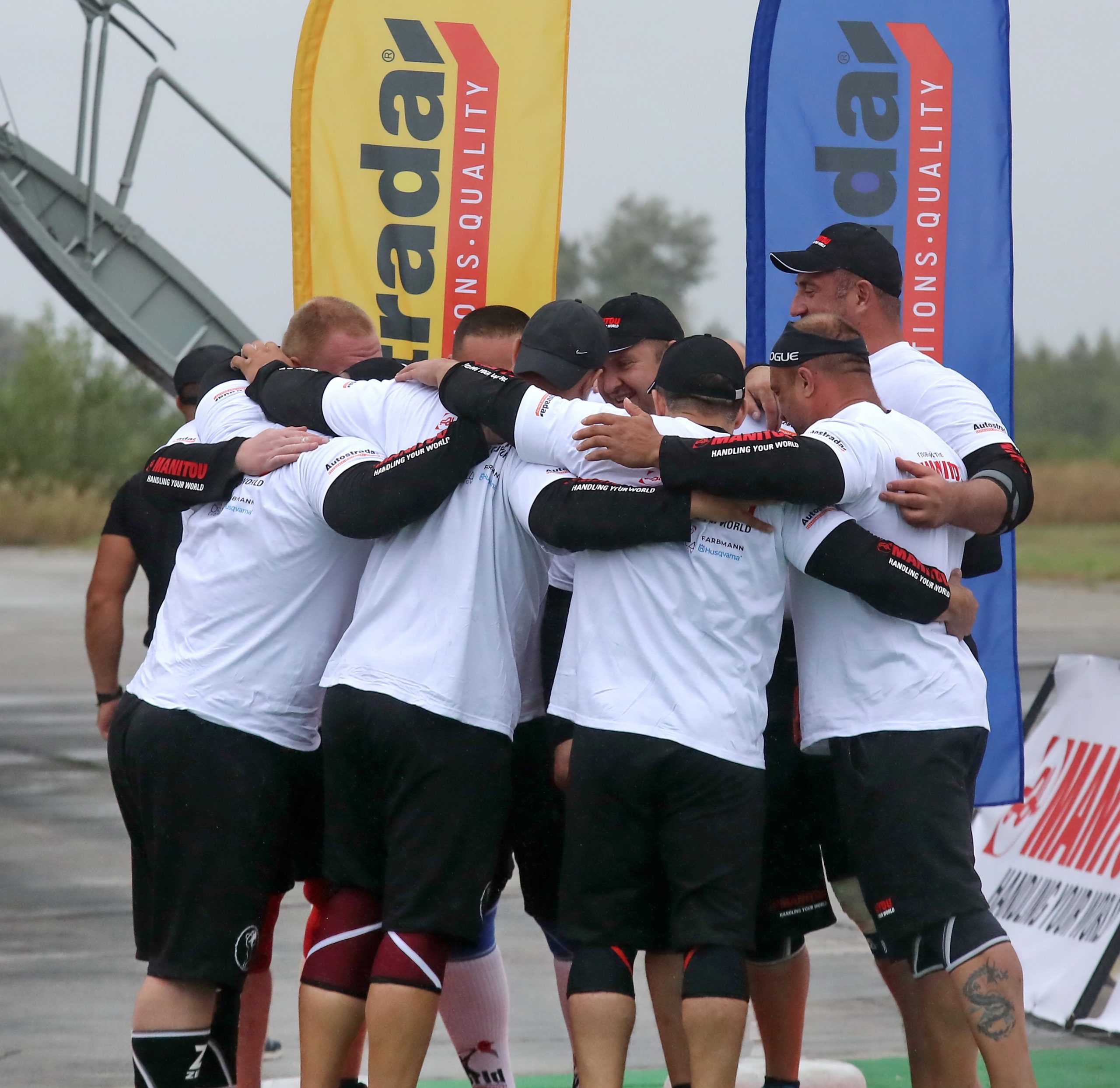 Сильнейшие богатыри Украины установили рекорд по перетягиванию самолета &#171;Мрия&#187;