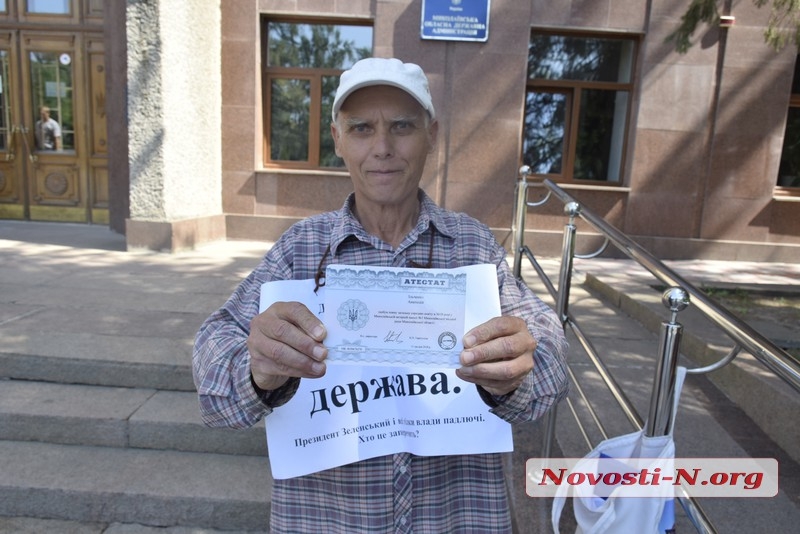 В Николаеве пенсионер заново пошел в школу (ФОТО, ВИДЕО)