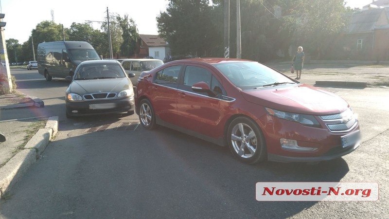 В Николаеве столкнулись Daewoo и Chevrolet (ФОТО)