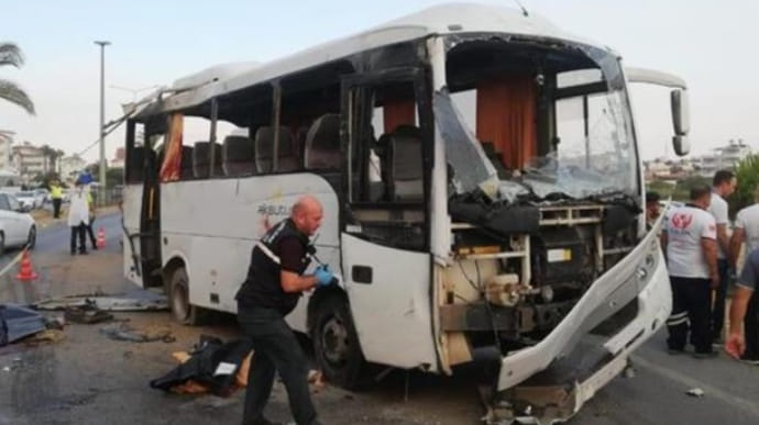 В Турции перевернулся автобус с российскими туристами: есть погибшие (ФОТО)