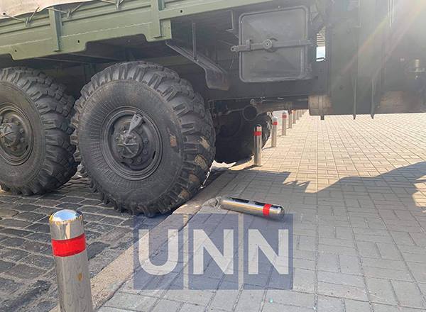 В центре Киева военный грузовик протаранил несколько авто (ФОТО)