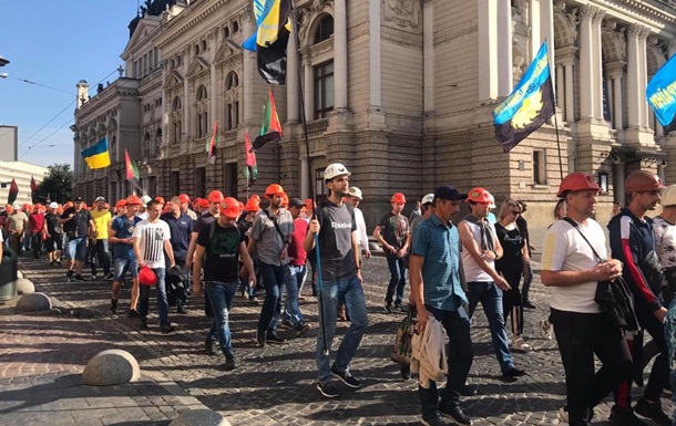 Во Львове митинговали шахтеры (ФОТО, ВИДЕО)