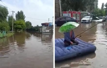 Житель Днепра устроил «рыбалку» на затопленной улице (ФОТО)