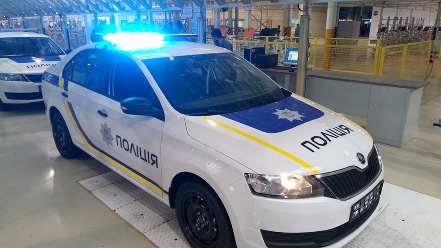 В Киеве полицейская Skoda влетела в маршрутку с пассажирами (ВИДЕО)