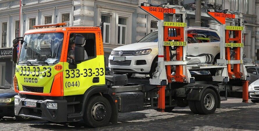 В Киеве около 30% авто эвакуируют незаконно – эксперт