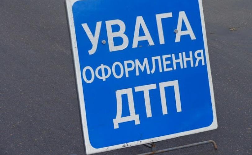 В Харькове не смогли разминуться два грузовика (ВИДЕО)