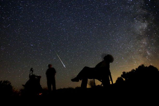 В августе над землей пролетят сотни метеоров