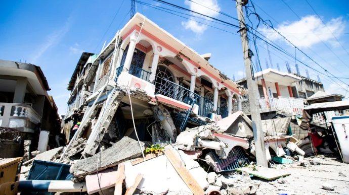 Число жертв землетрясения на Гаити увеличилось до 2189 человек