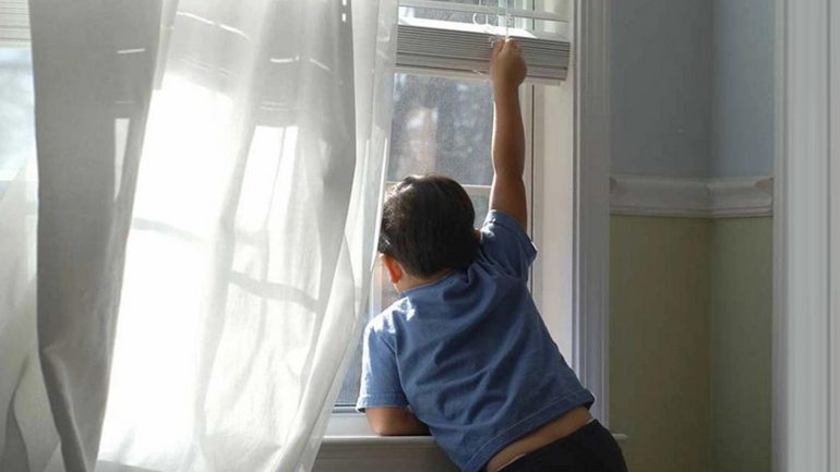 В Днепре из окна выпал 6-летний мальчик