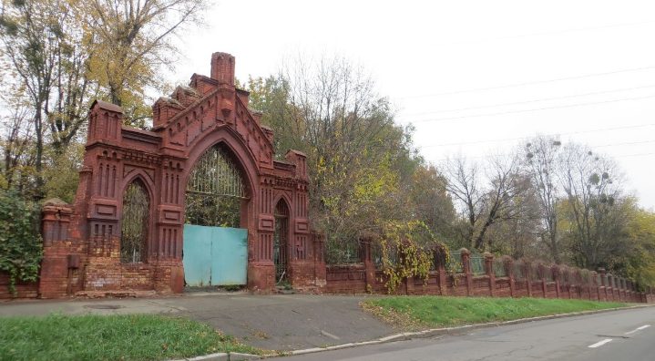 У Байкового кладбища в Киеве ограничат движение транспорта на месяц (ФОТО)