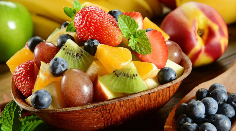 Кому запрещено есть свежие фрукты: предупреждение медиков