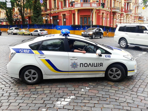 В Харькове мужчина угрожал взорвать подъезд: копы нашли его спящим