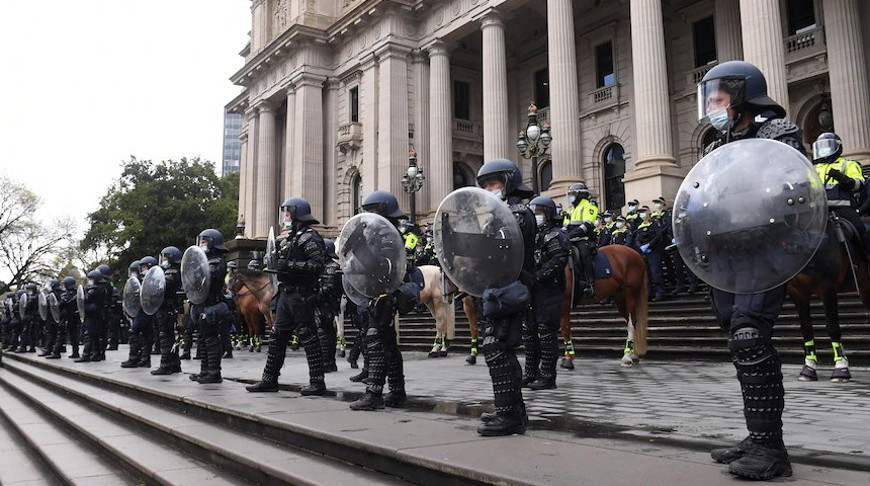 Австралийцы протестуют против COVID-ограничений: ранены 3 полицейских