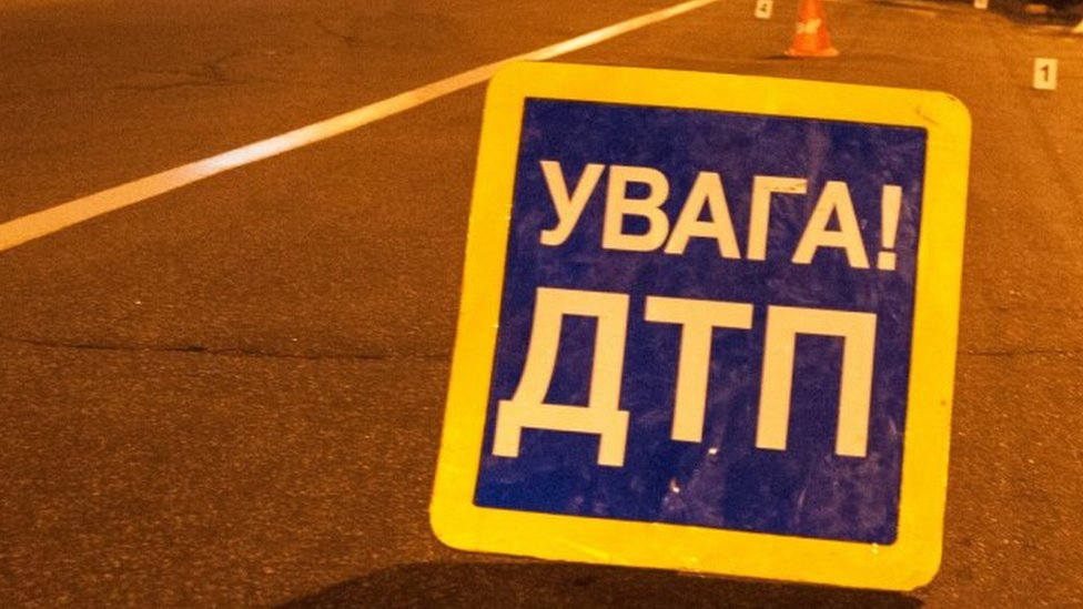 В Мелитопольском районе авто влетело в дерево, пострадал подросток
