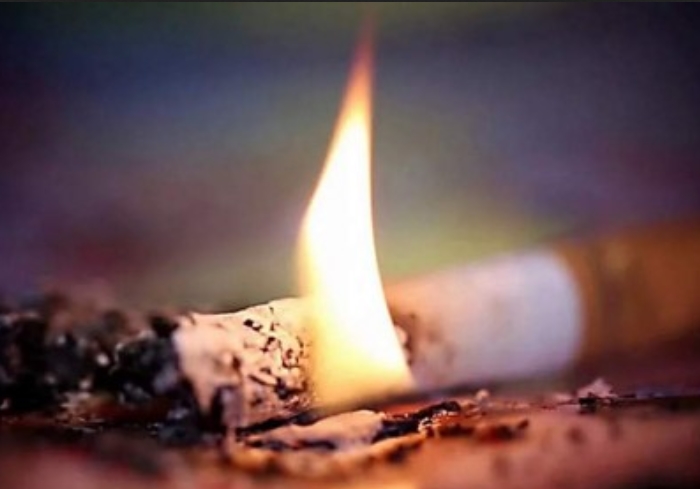 Курение убивает: в Харькове мужчина чуть не сгорел в квартире из-за курения