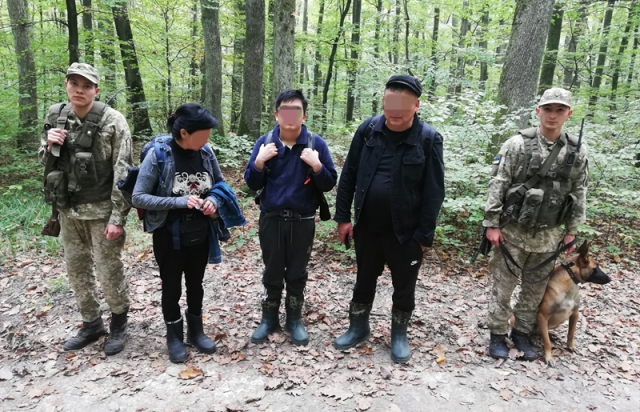Под Ужгородом поймали трех нелегалов из Монголии (ФОТО)