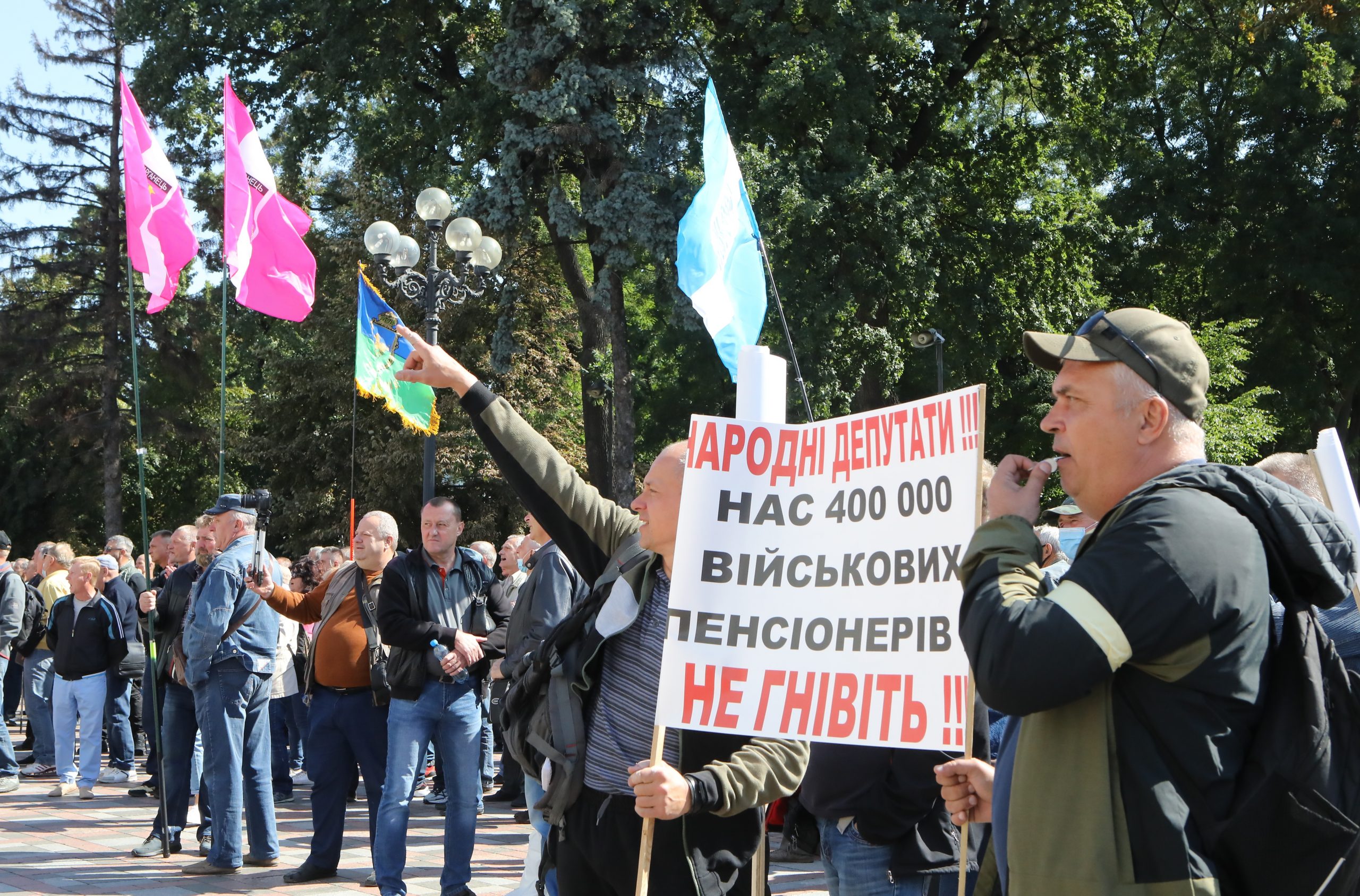 Возле Верховной Рады состоялась акция военных ветеранов