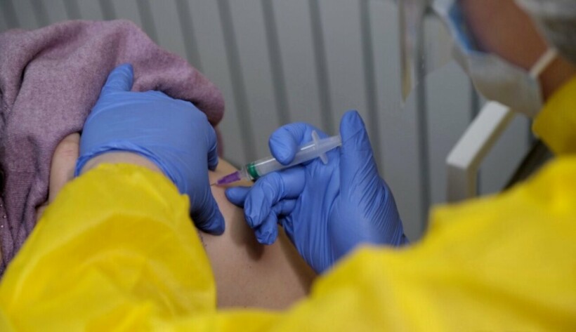За сутки в Украине сделали более 116 тысяч COVID-прививок