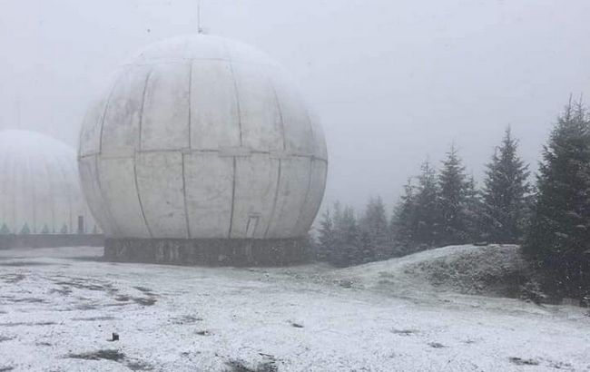 На Буковине увидели первый снег (ФОТО)