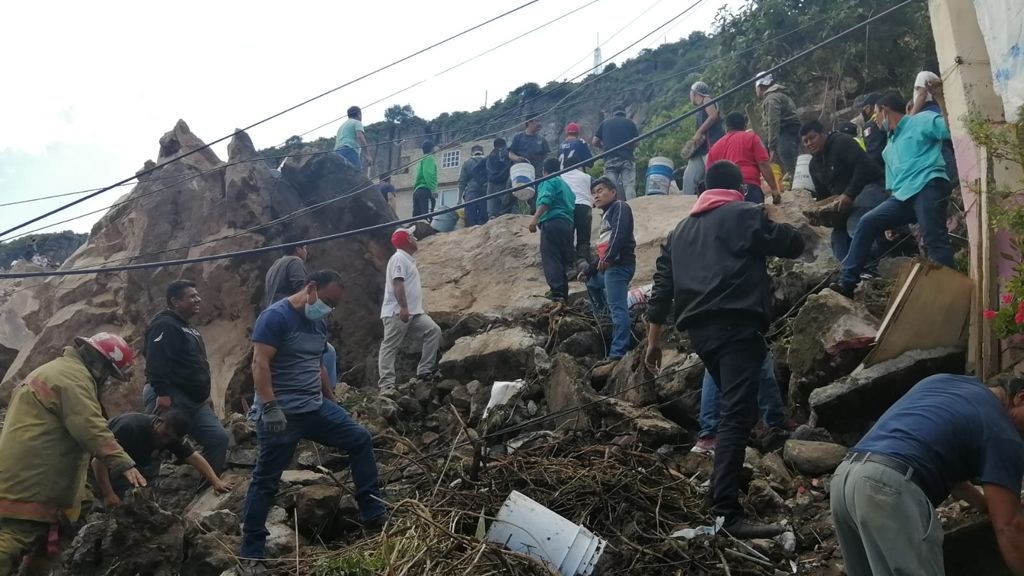 Камнепад в Мексике уничтожил много жилых домов (ФОТО)