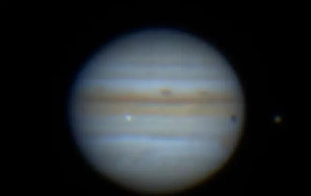 В Сети появилось видео столкновения неизвестного объекта с Юпитером
