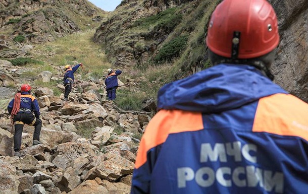В РФ на вершине Эльбруса застряла группа из 23 человек, трое погибли (ВИДЕО)