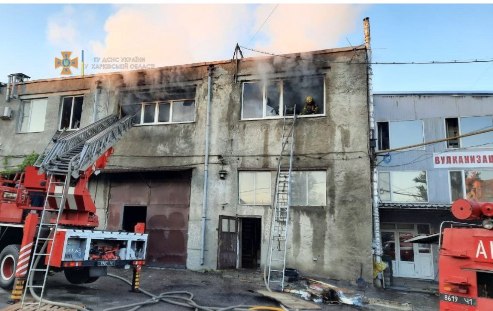 В Харькове произошел масштабный пожар на складе (ФОТО)
