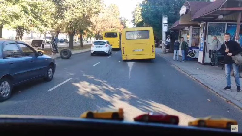 В Черкассах у маршрутки на ходу отвалилось колесо (ВИДЕО)