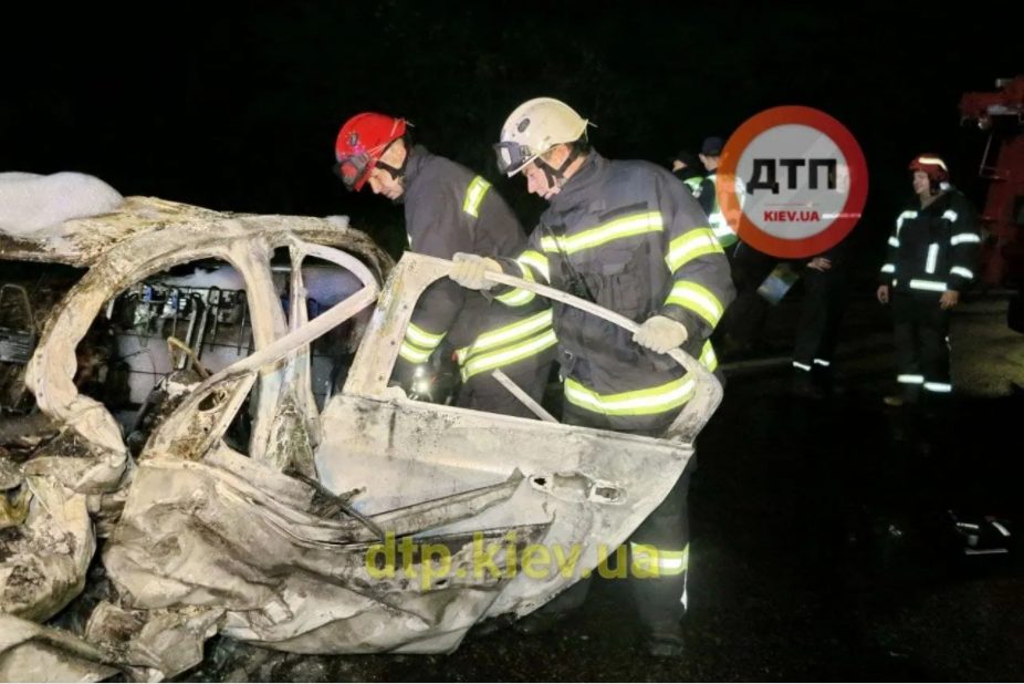 Смертельное ДТП в Киеве: столкнулись Fiat и Honda, водитель сгорел вместе с авто (ФОТО, ВИДЕО)