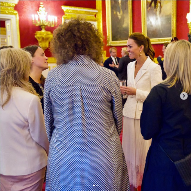 Кейт Миддлтон принимала гостей элегантном белом наряде (ФОТО)