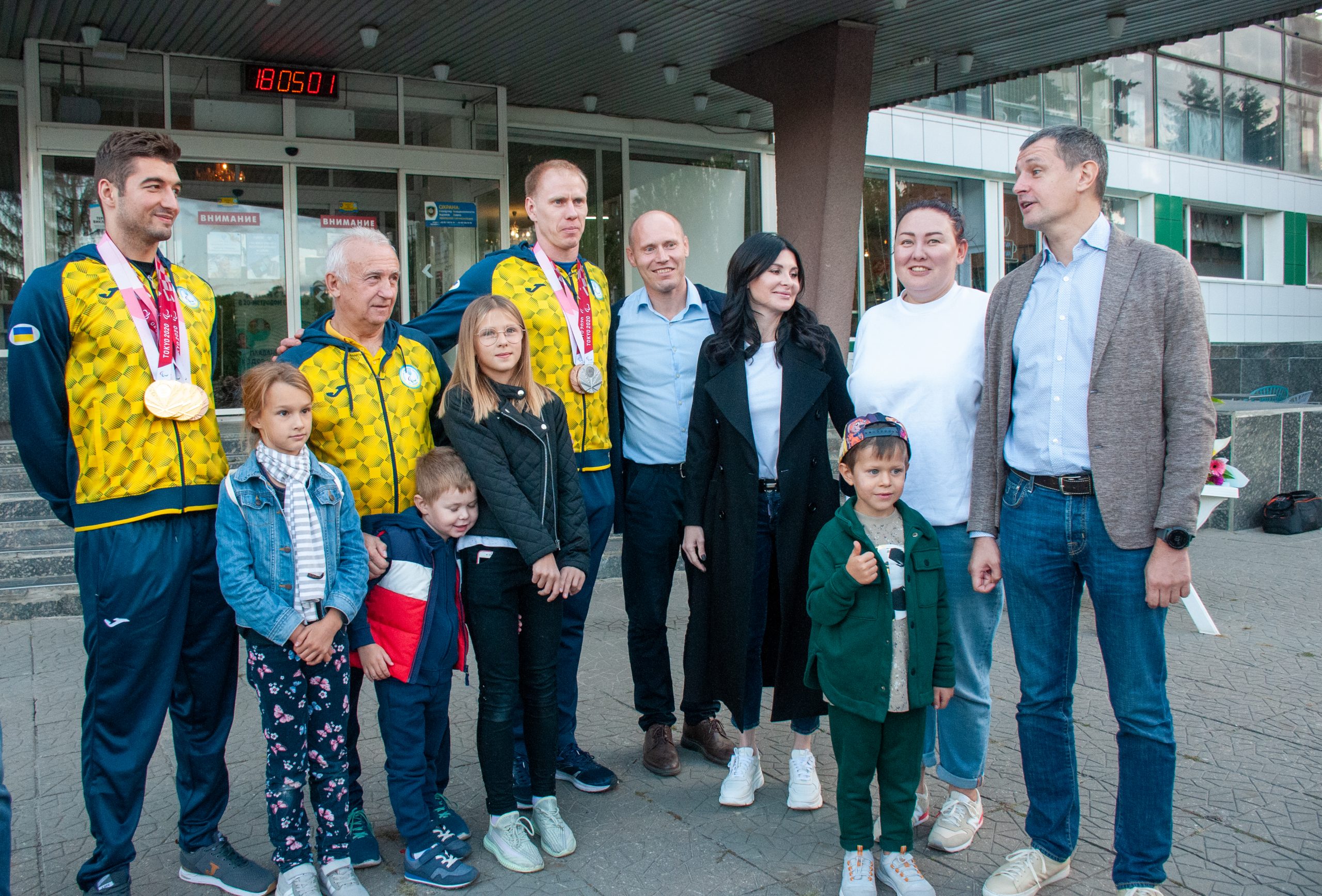 В Харькове встретили пловцов-паралимпийцев Максима Крипака и Максима Вераксу