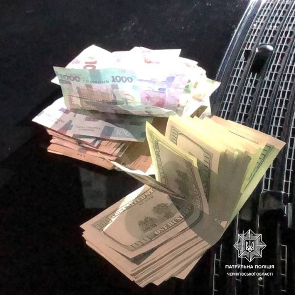 «Ваша дочь в больнице»: Мошенники выманили у женщины тысячи долларов в Чернигове (ФОТО)