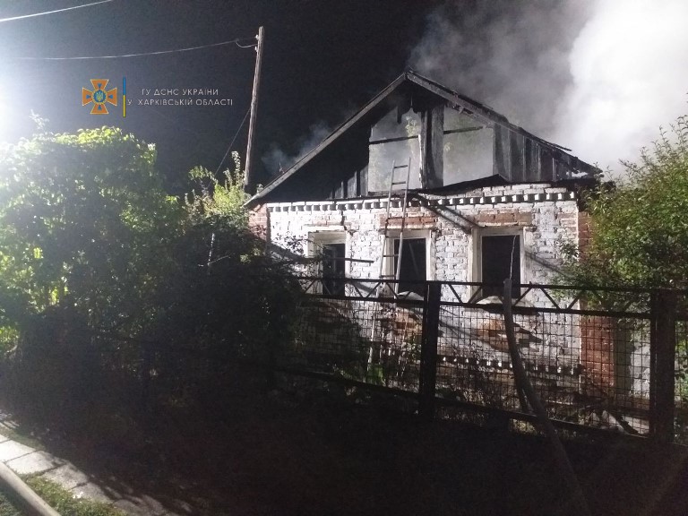 На Харьковщине жилец дома сгорел заживо во время пожара (ФОТО)
