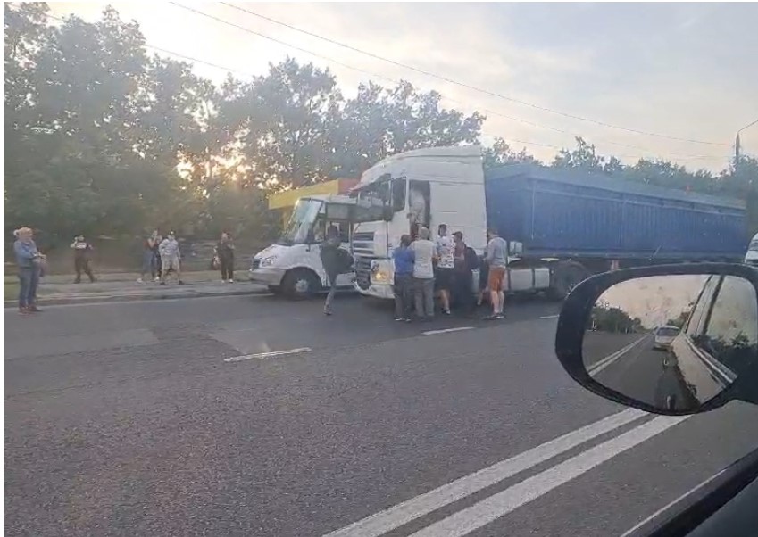 В Николаеве пассажиры маршрутки избили водителя фуры (ФОТО)
